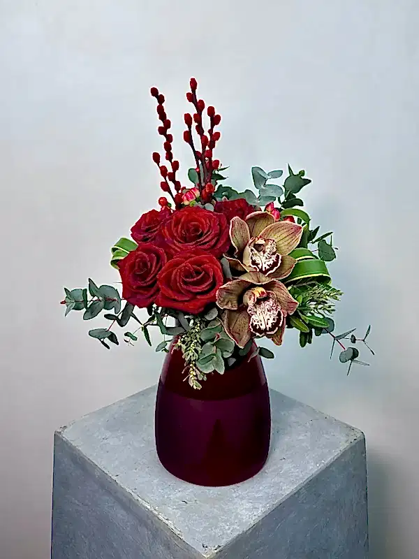 Bordo Vazoda Kırmızı Gül Cymbidium Aranjman