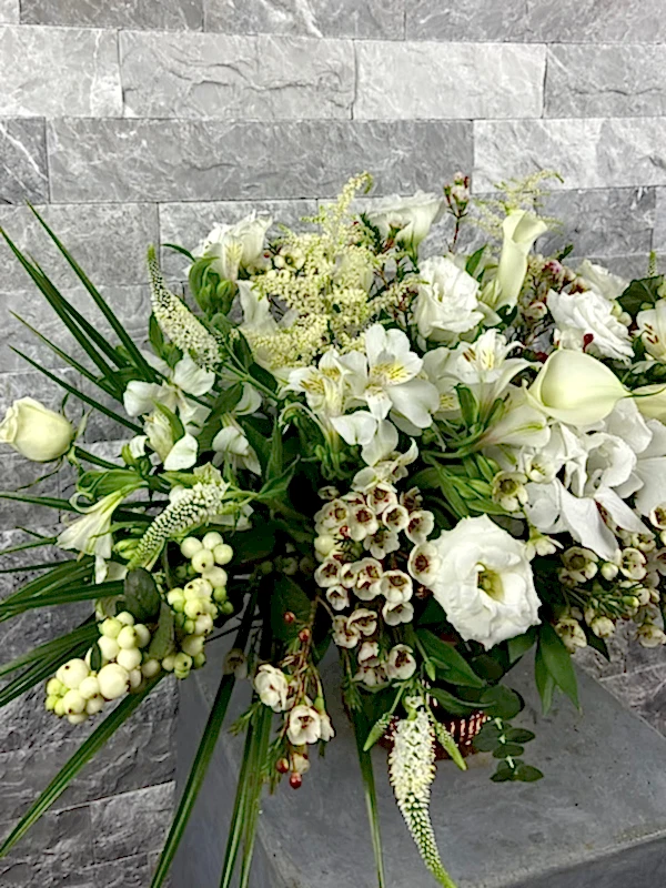 Calla Bronz Vazoda Beyaz Aranjman